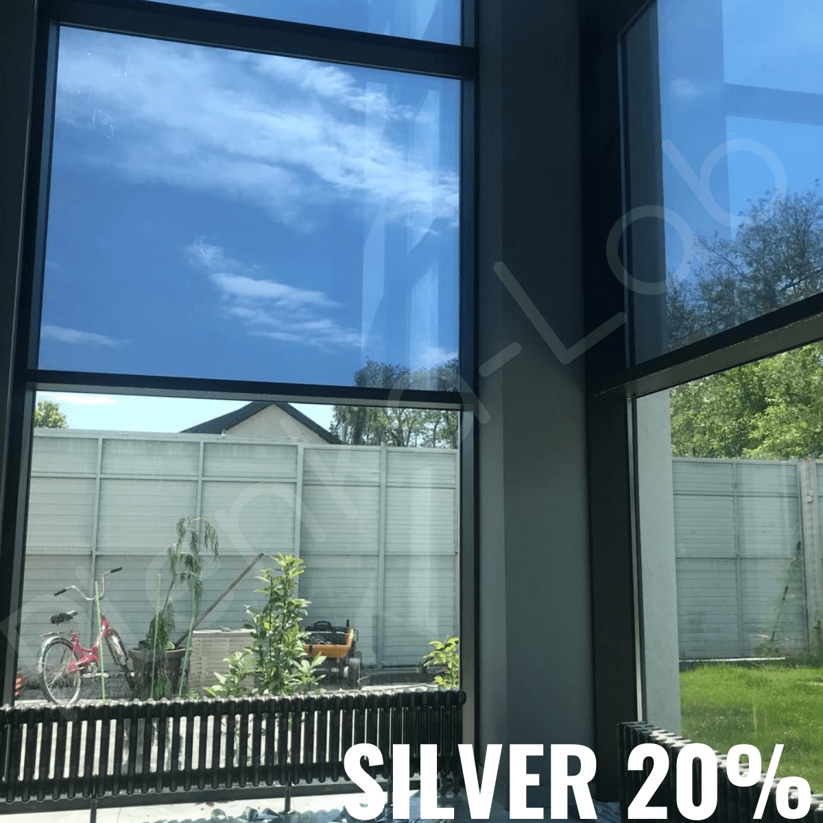 <img src="inside_silver_20.jpg" alt="Зеркальная плёнка на окна от соседей, окно с пленкой Silver 20% и без неё">