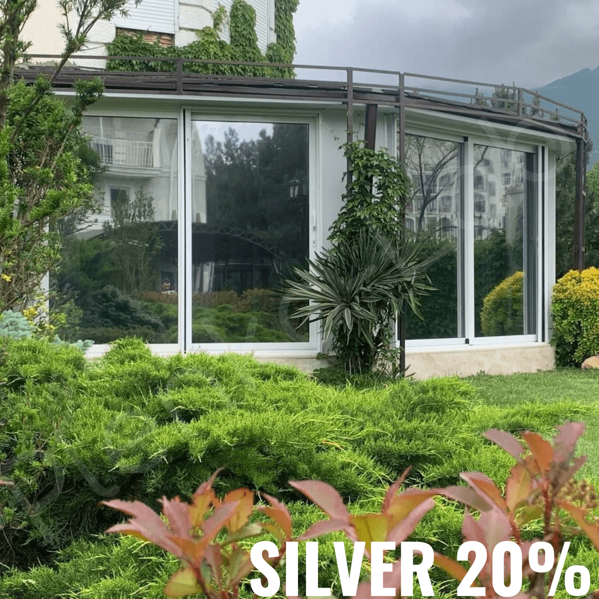 <img src="outside_silver_20.jpg" alt="Зеркальная плёнка на окна от солнца, здание с плёнкой снаружи Silver 20%">